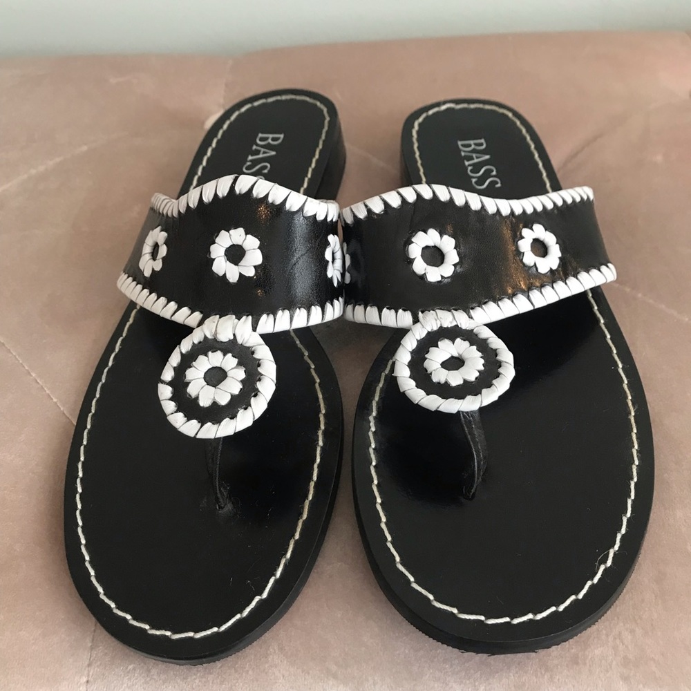 BASS & CO. Sundancer black and white sandals size8